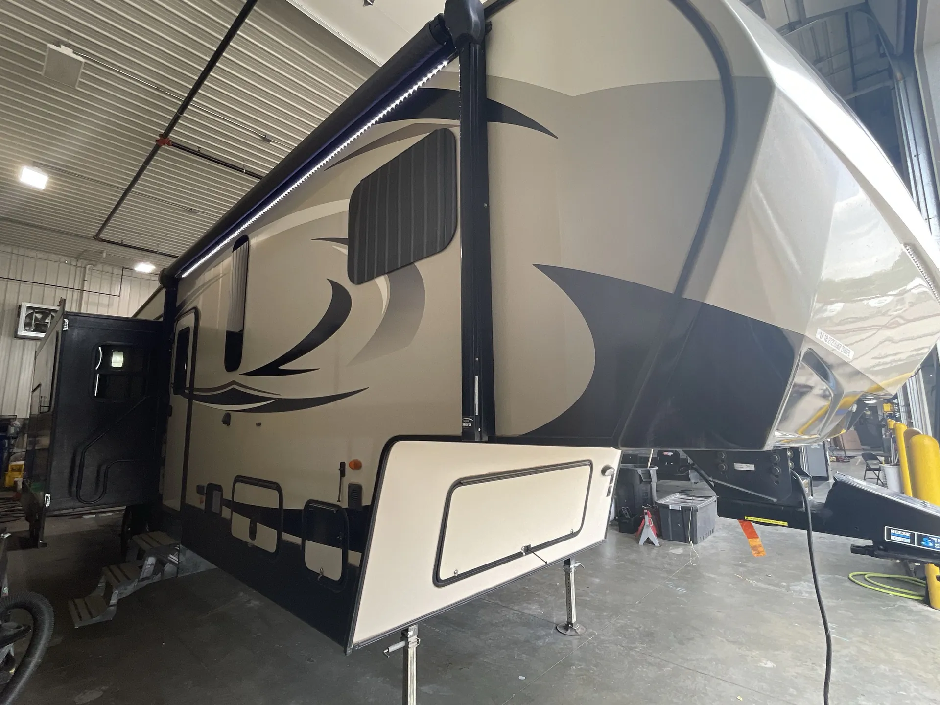 2018 Keystone Laredo 298SRL - Photo 2