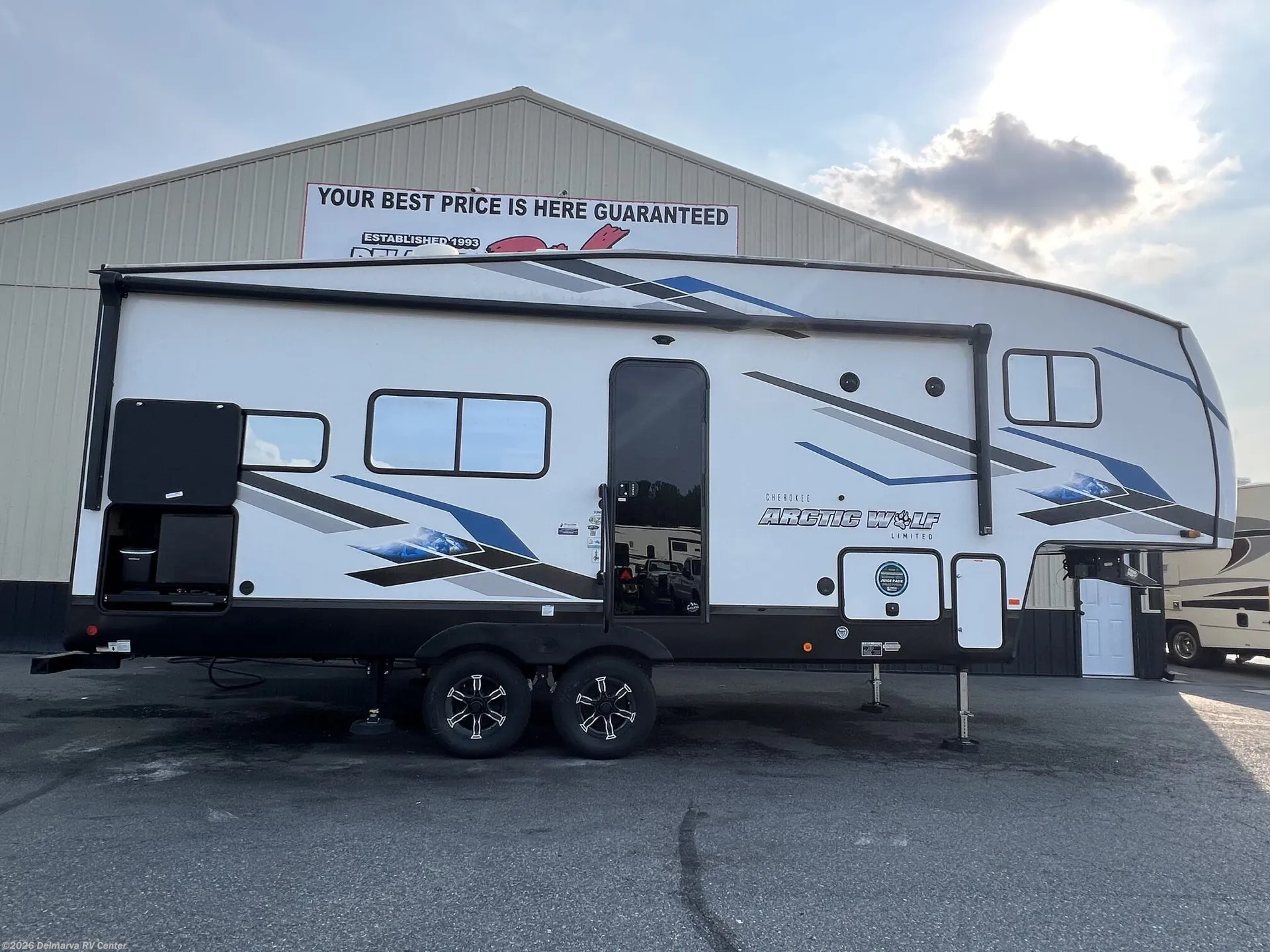2024 Forest River Cherokee Arctic Wolf 23MLE - Photo 2