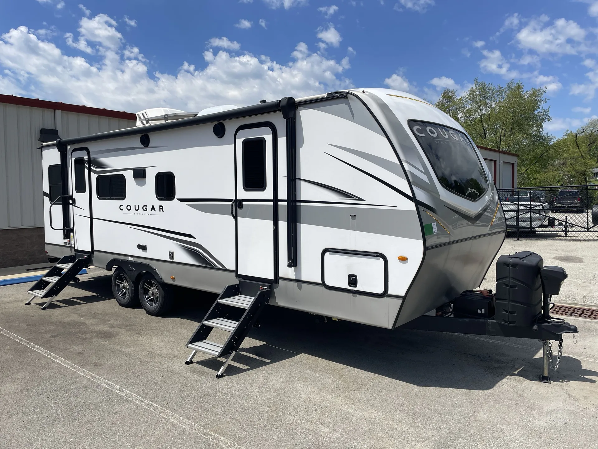 2023 Keystone Cougar Half-Ton 25RDS - Photo 2