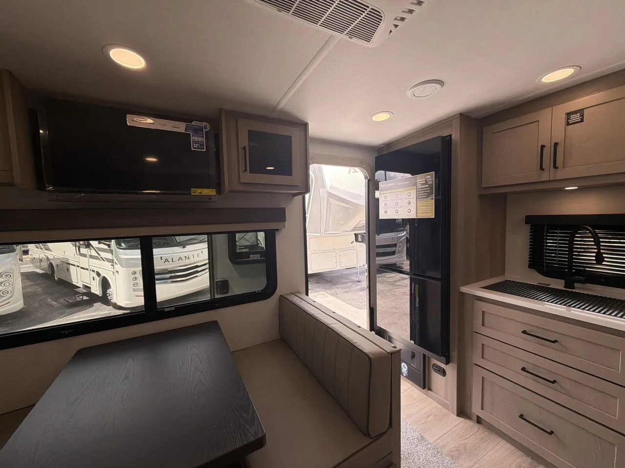 2026 Forest River Rockwood Mini Lite 2515S — Photo 6