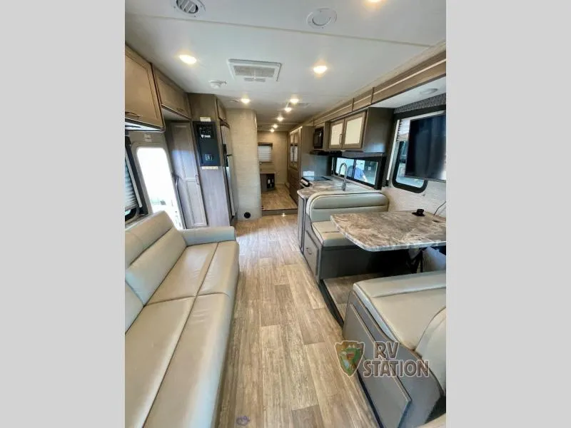 2023 Thor Motor Coach Quantum Used    SE31 - Photo 4