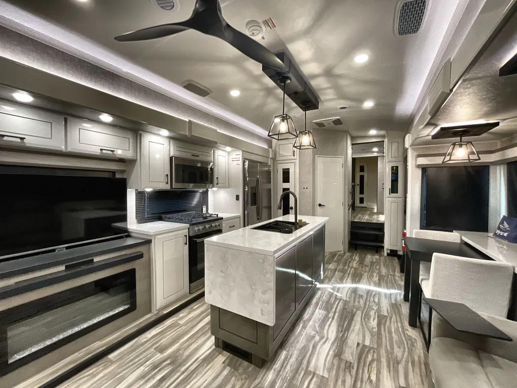 2025 Jayco Pinnacle 36FBTS, Photos photo 3