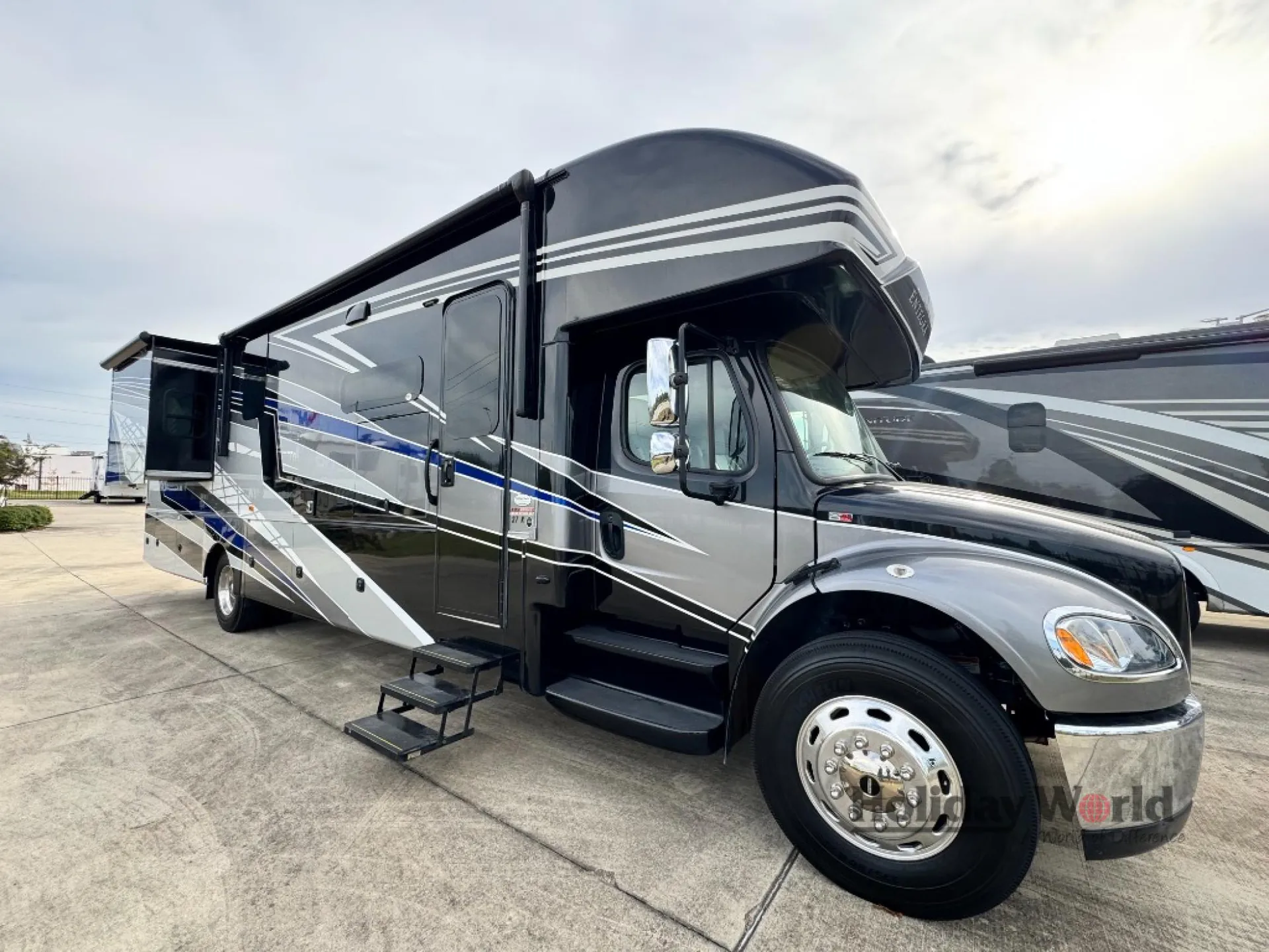 2022 Entegra Coach Accolade 37K