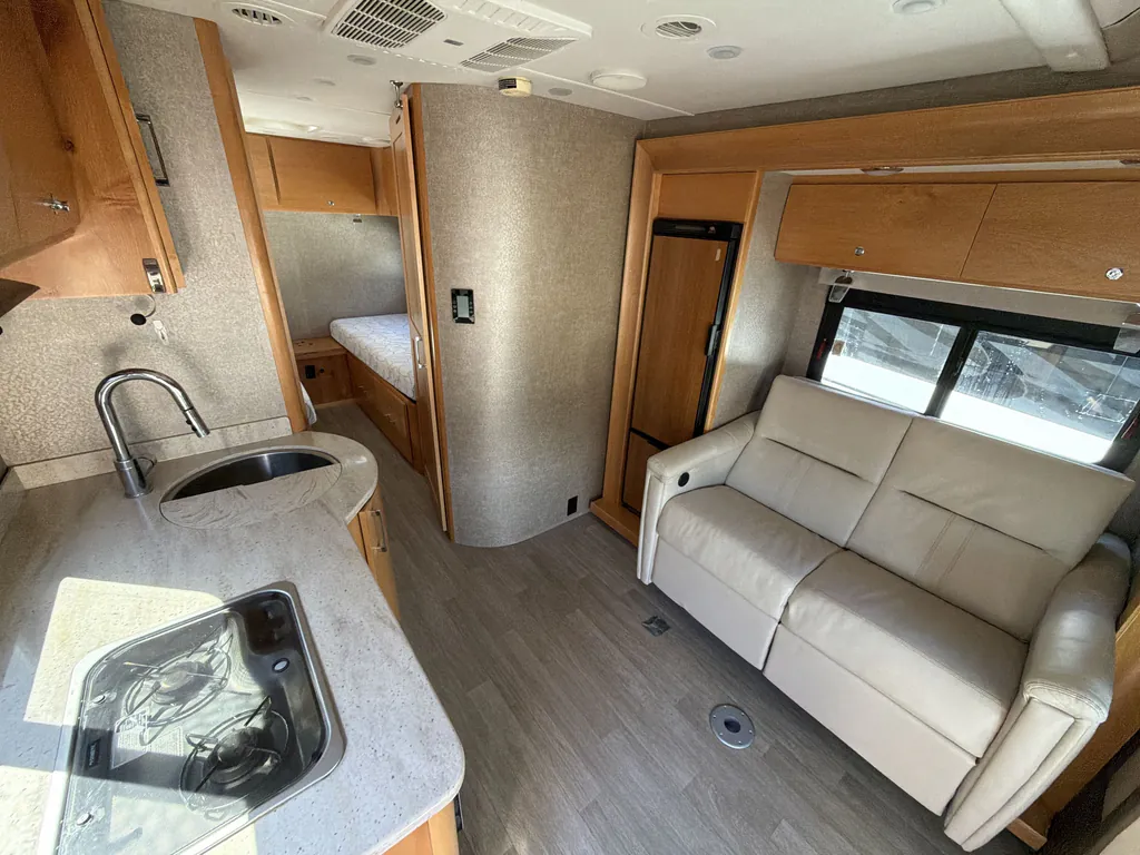 2017 Tiffin Wayfarer 24 QW, Photos photo 5