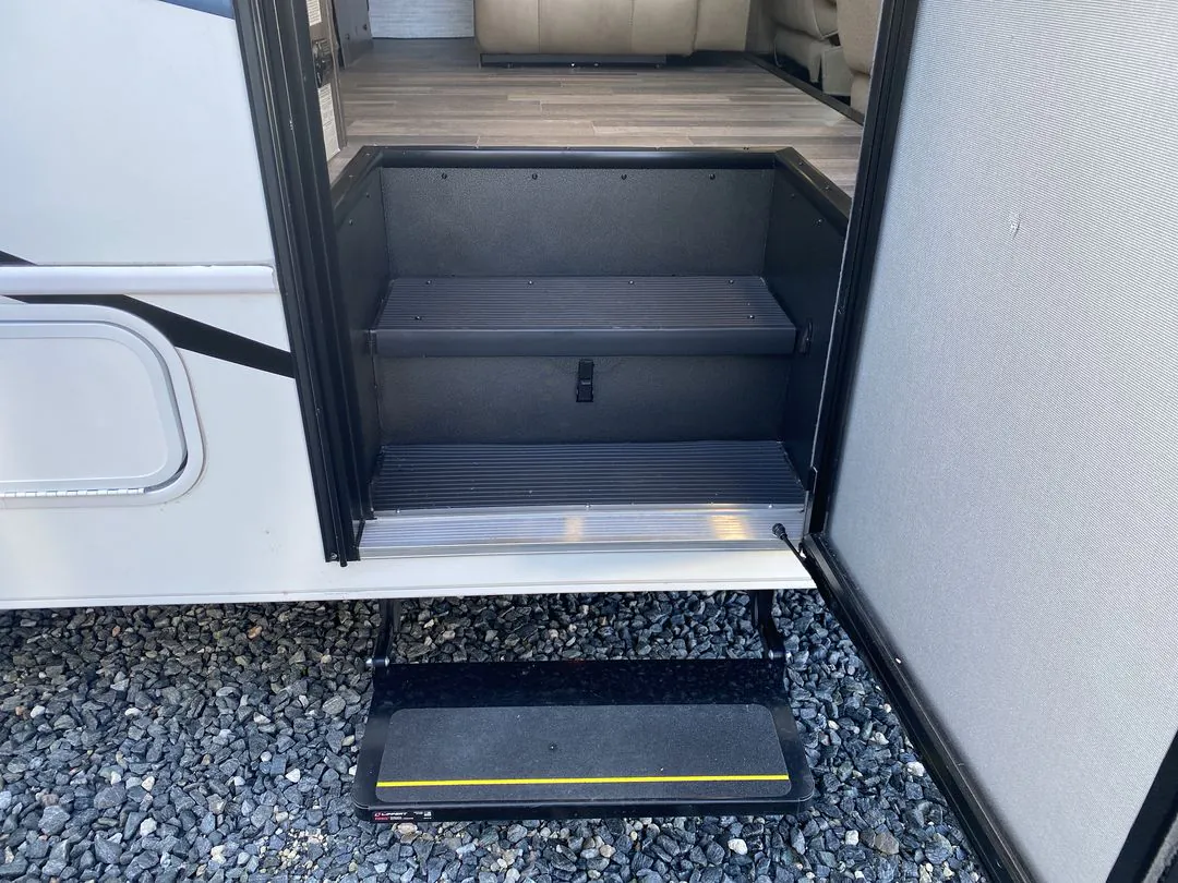 2025 Entegra Coach Odyssey SE 22CF - Photo 3