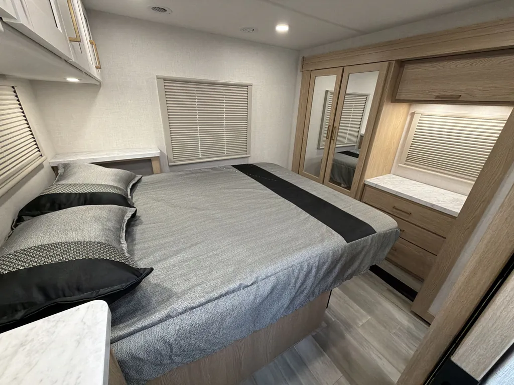 2027 Thor Motor Coach Freedom Elite 31FE, Photos photo 16