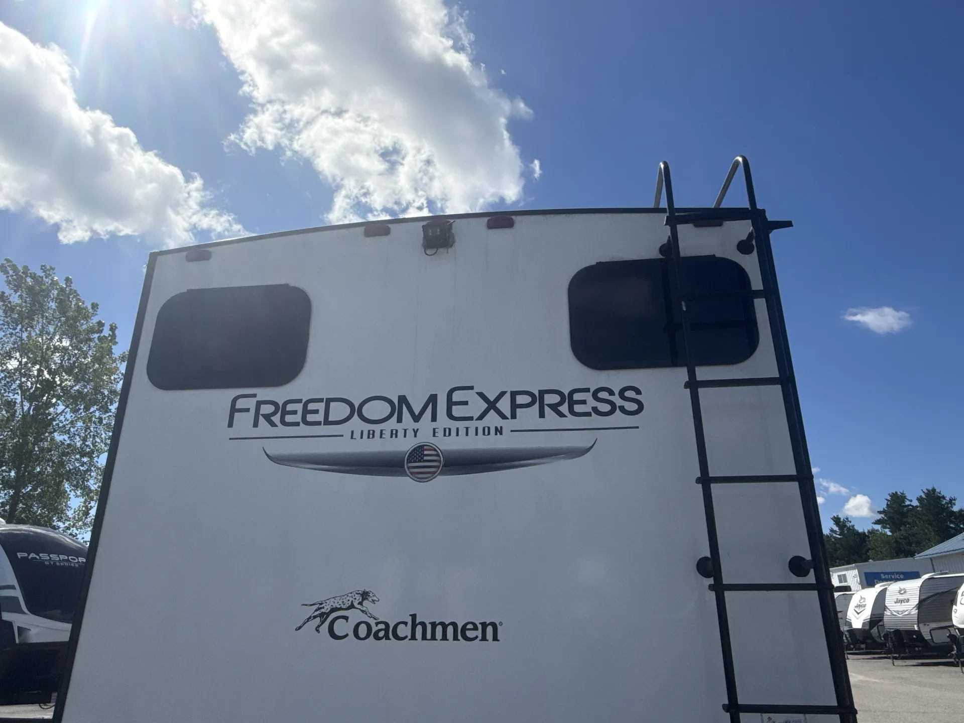 2022 Coachmen Freedom Express Liberty Edition 292BHDSLE — living area main