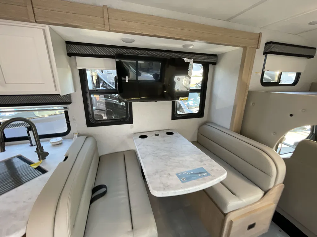 2026 Thor Motor Coach Freedom Elite 28HE, Photos photo 12