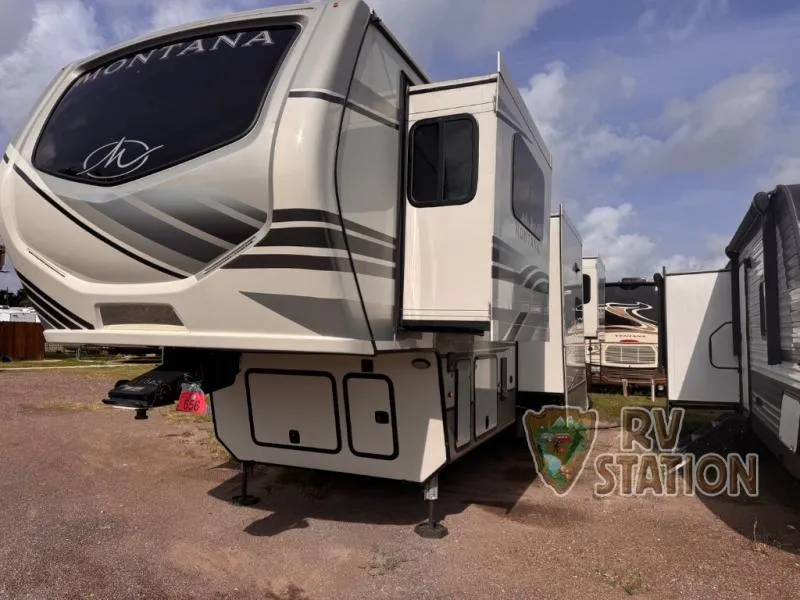 2023 Keystone Montana 3761FL - Photo 3