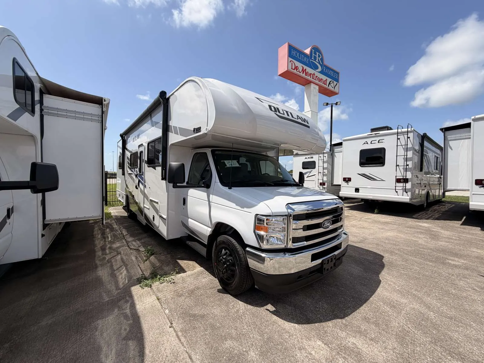 2027 Thor Motor Coach Outlaw 29J - Photo 2
