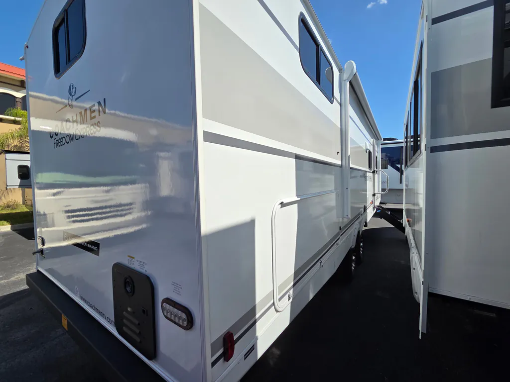 2026 Coachmen Freedom Express Select 30SE, Photos photo 6