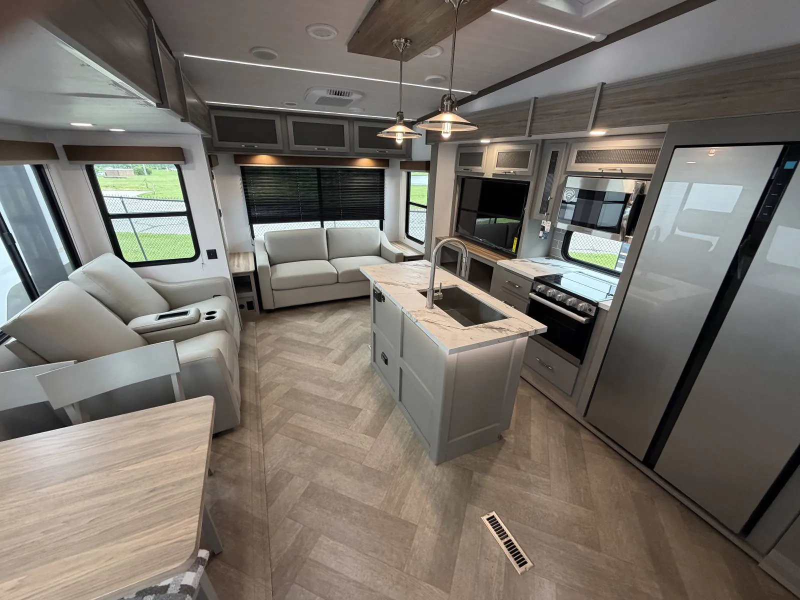 2026 Keystone Sprinter 3590LFT - Photo 4