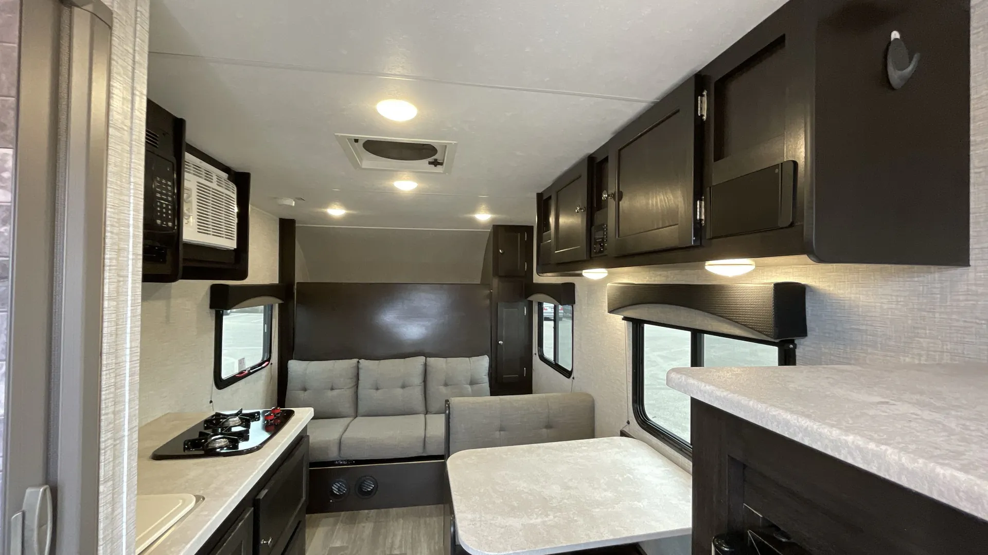 2023 Braxton Creek Bushwacker Plus 17MB — living area main