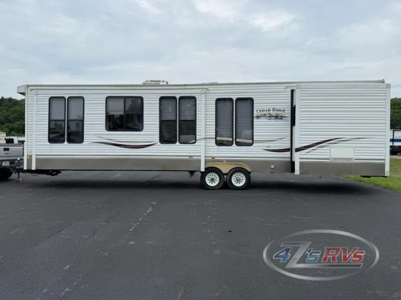 2010 Heartland CEDAR RIDGE 40FKSS - Photo 2