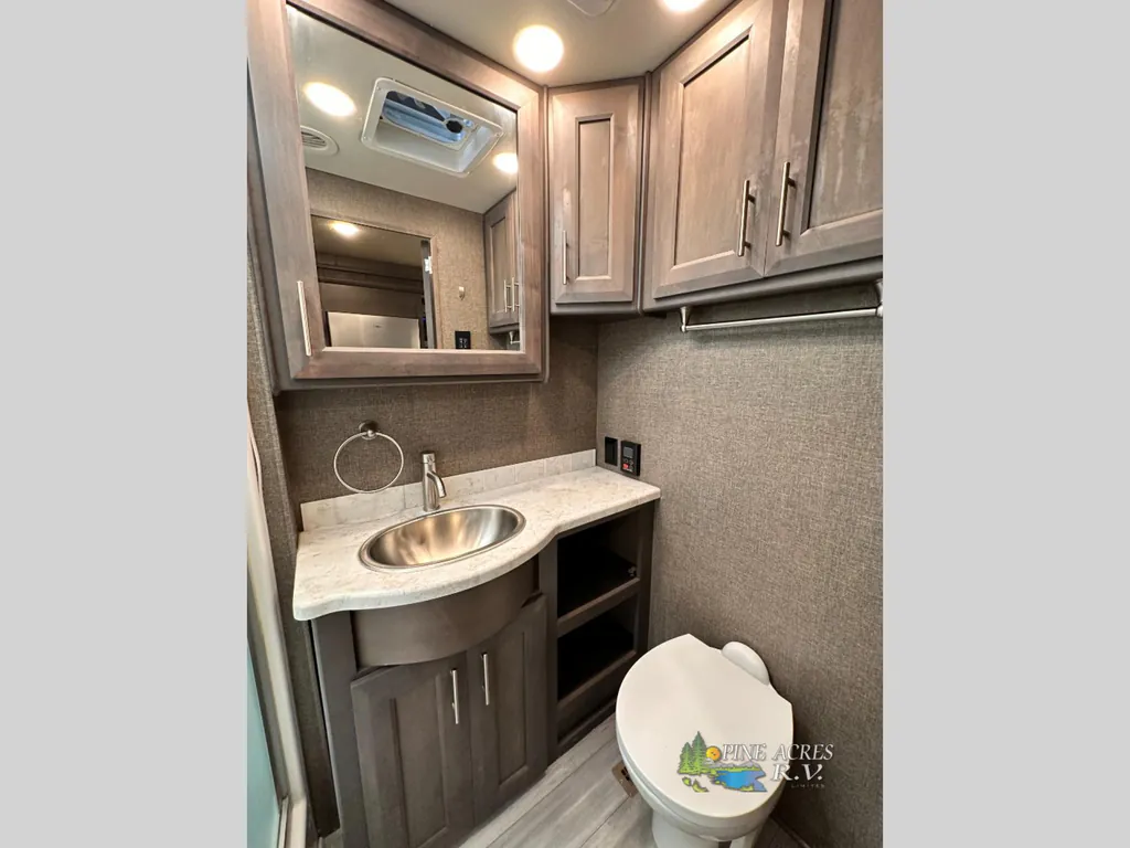 2022 Thor Motor Coach Challenger 35MQ, Photos photo 39