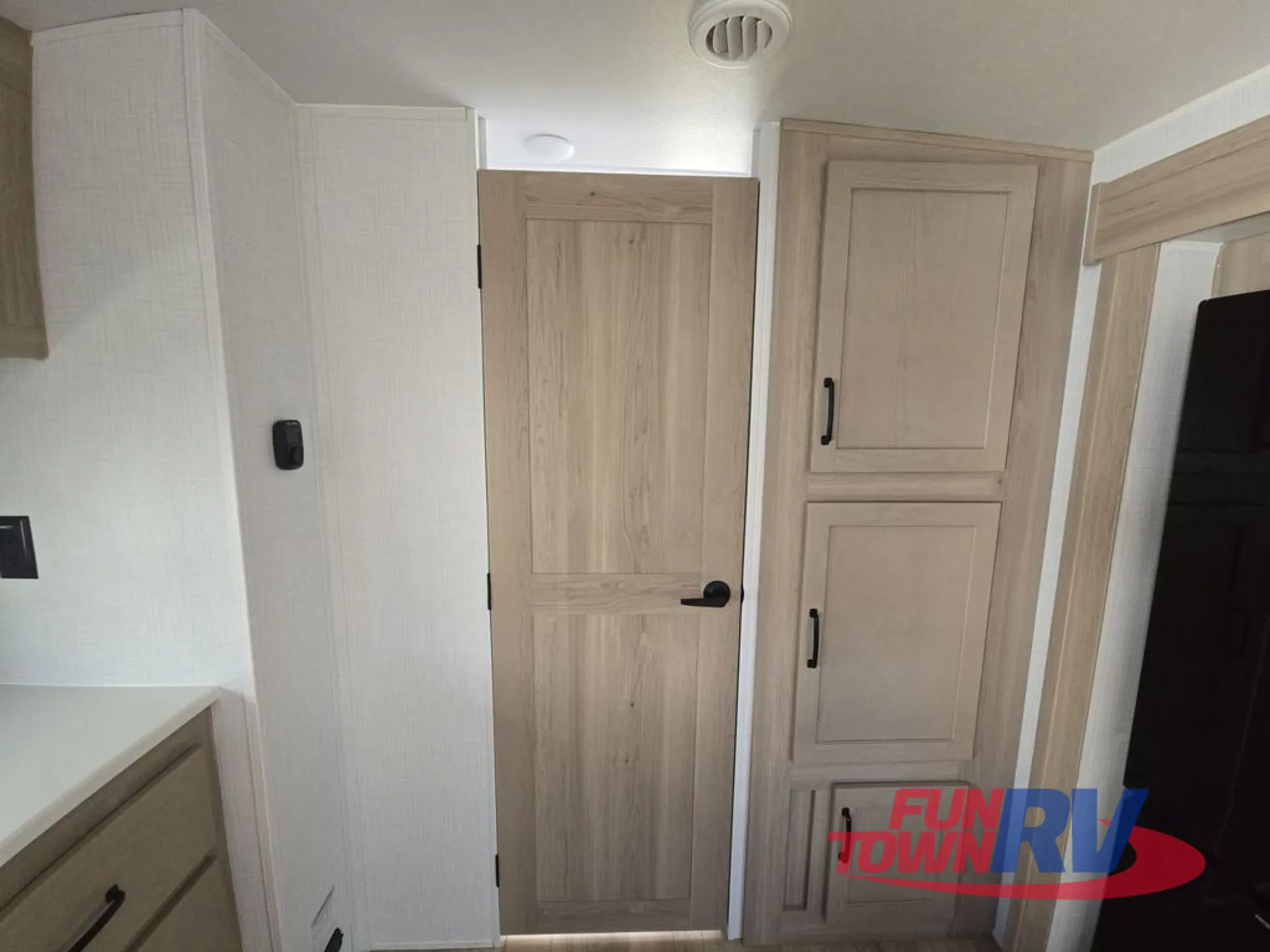 2025 Forest River Rockwood Mini Lite 2513S — Photo 5