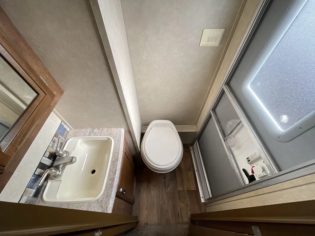 2017 Forest River Salem Villa 4002Q, Photos photo 18