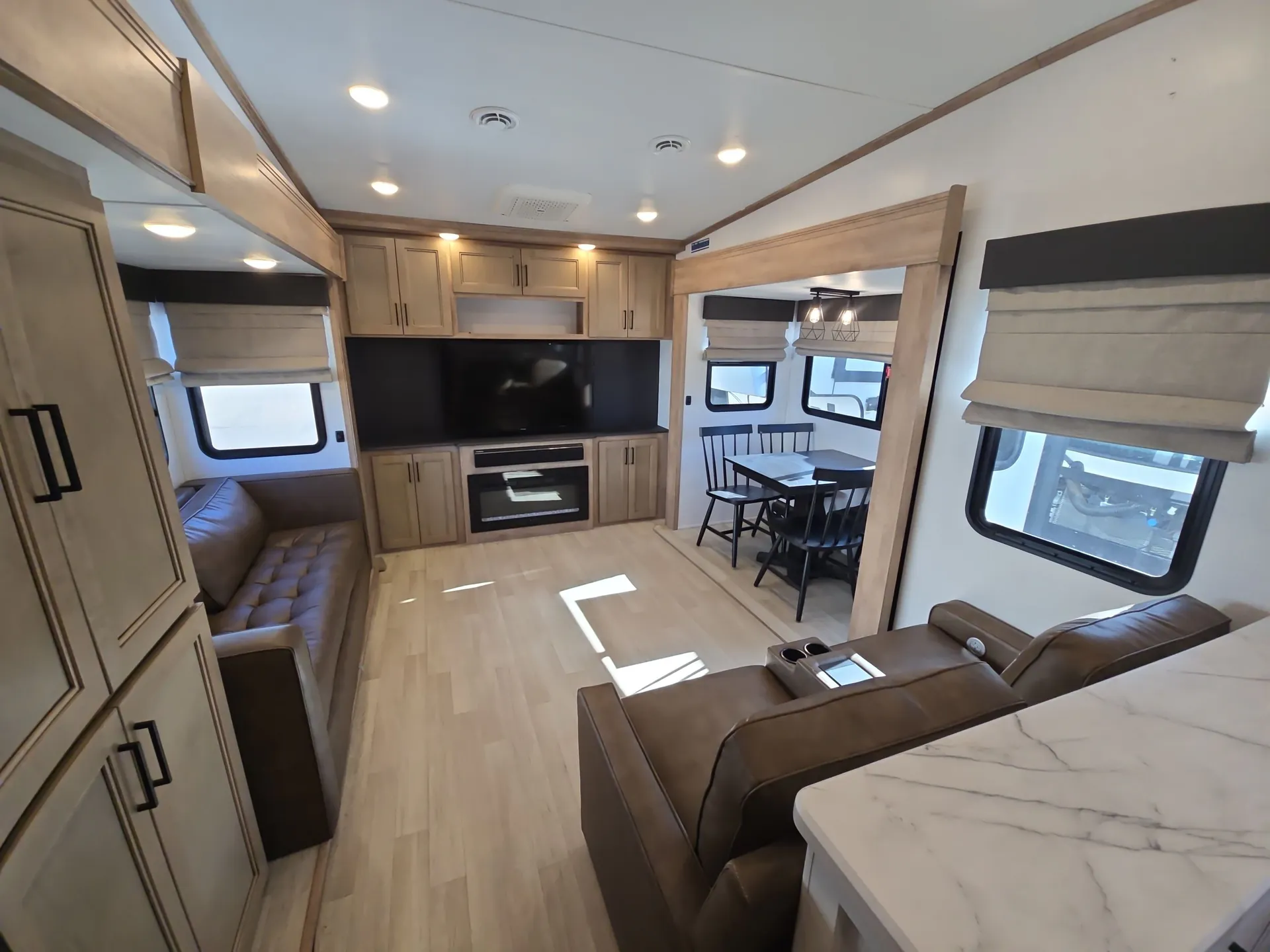 2024 Keystone Arcadia Super Lite 294SLRD — living area main