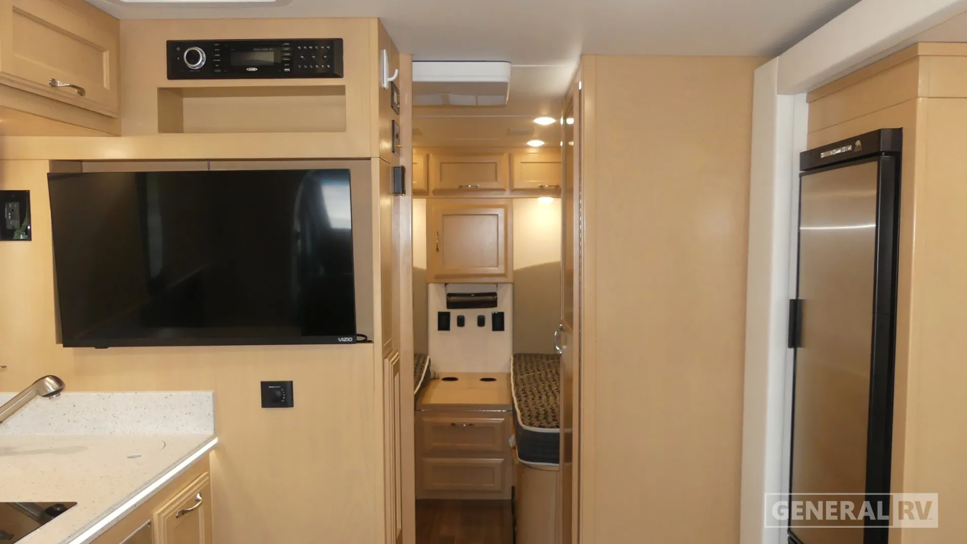 2021 Regency Ultra Brougham 25TBS - Photo 3