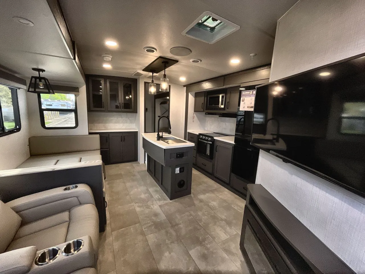 2025 Forest River Rockwood Signature 8336BH - Photo 4