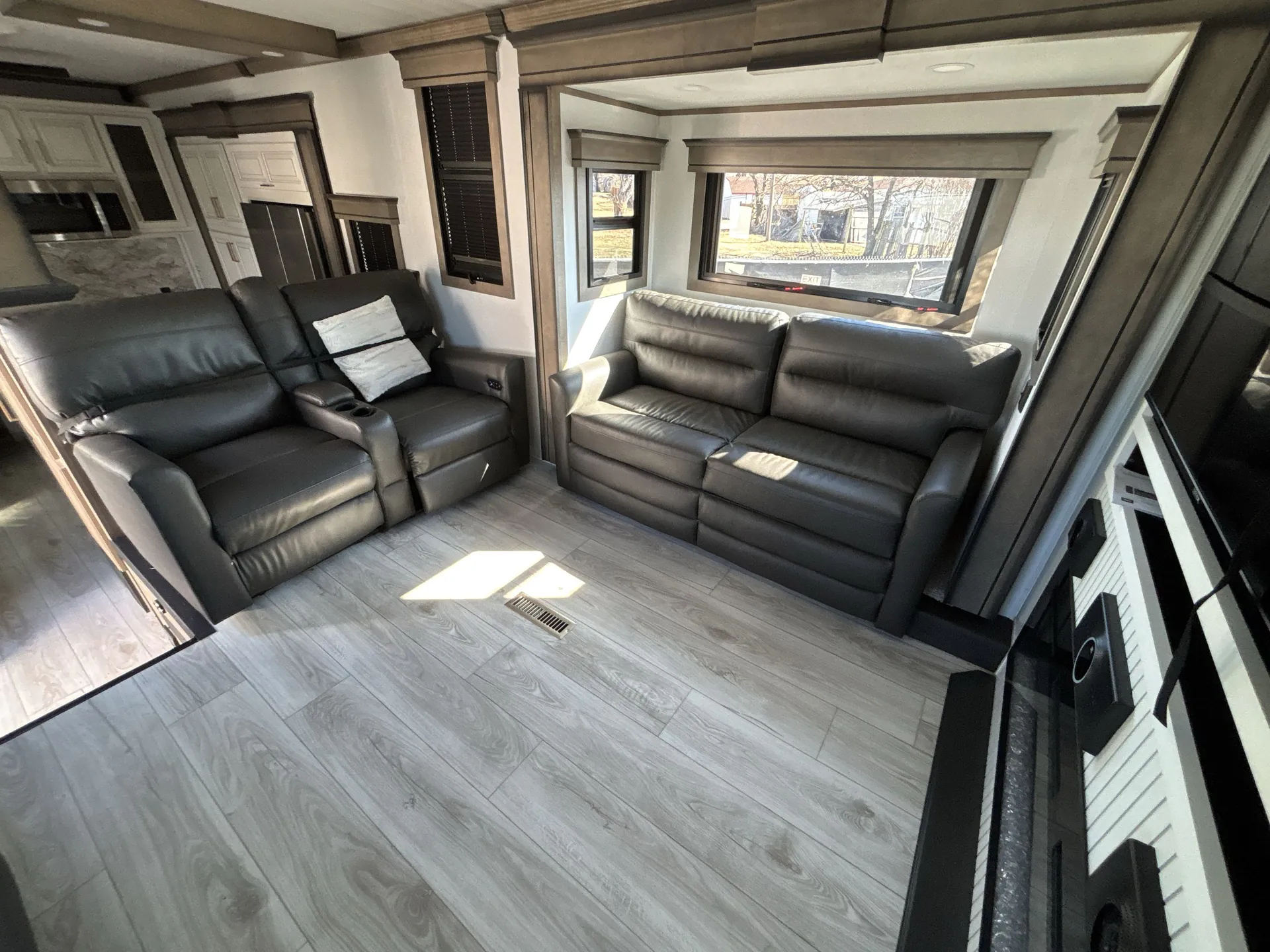 2025 Keystone Montana 3941FO — living area main