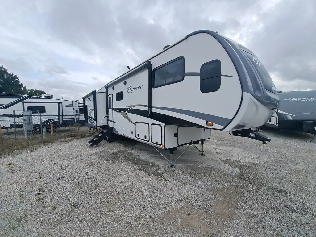 2023 Highland Ridge Roamer 354MBH - Photo 2