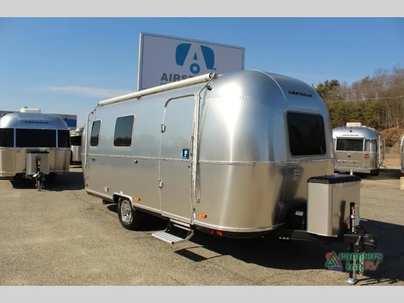 2027 Airstream World Traveler 22RB - Photo 2