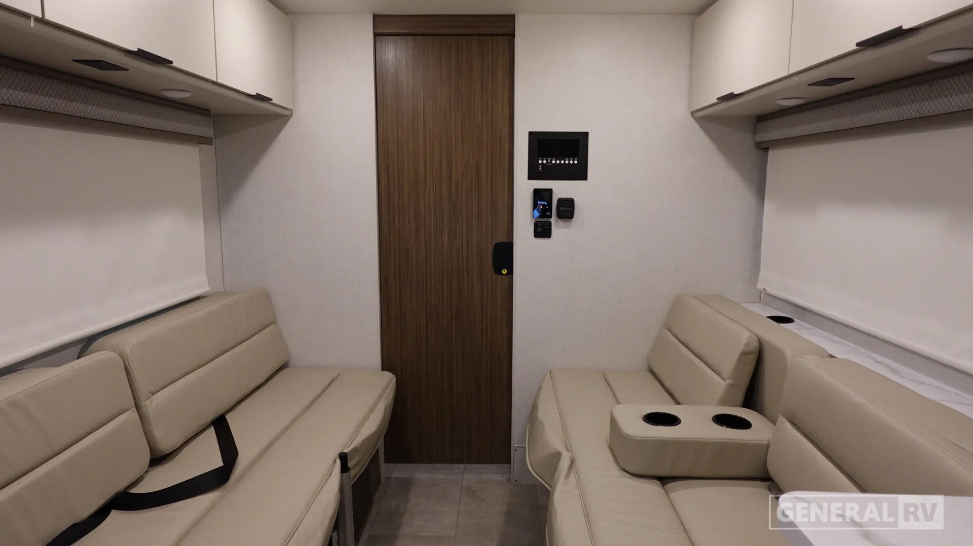 2027 Thor Motor Coach Pasadena SE SX19 Chevy - Photo 3