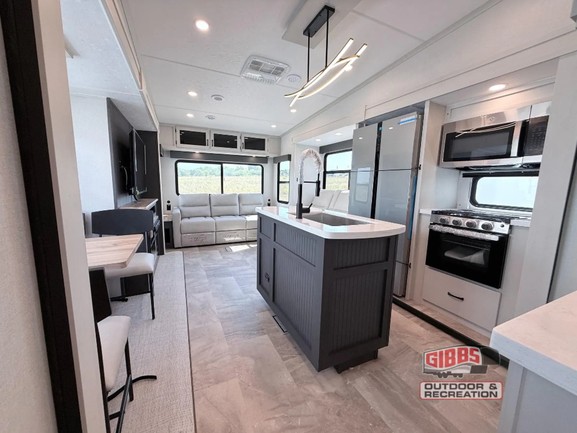 2027 Shasta Phoenix 298RLS - Photo 3