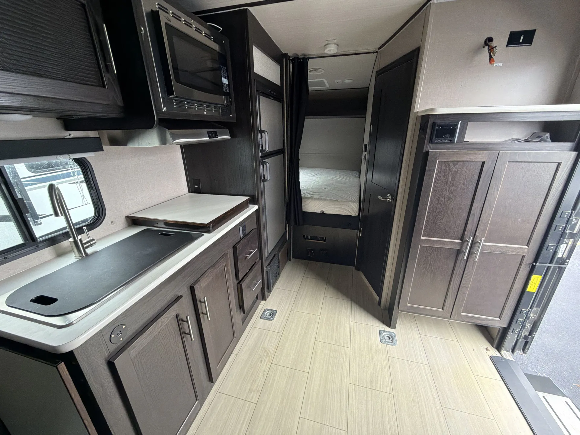 2018 Forest River XLR Hyperlite 19HFS — living area main