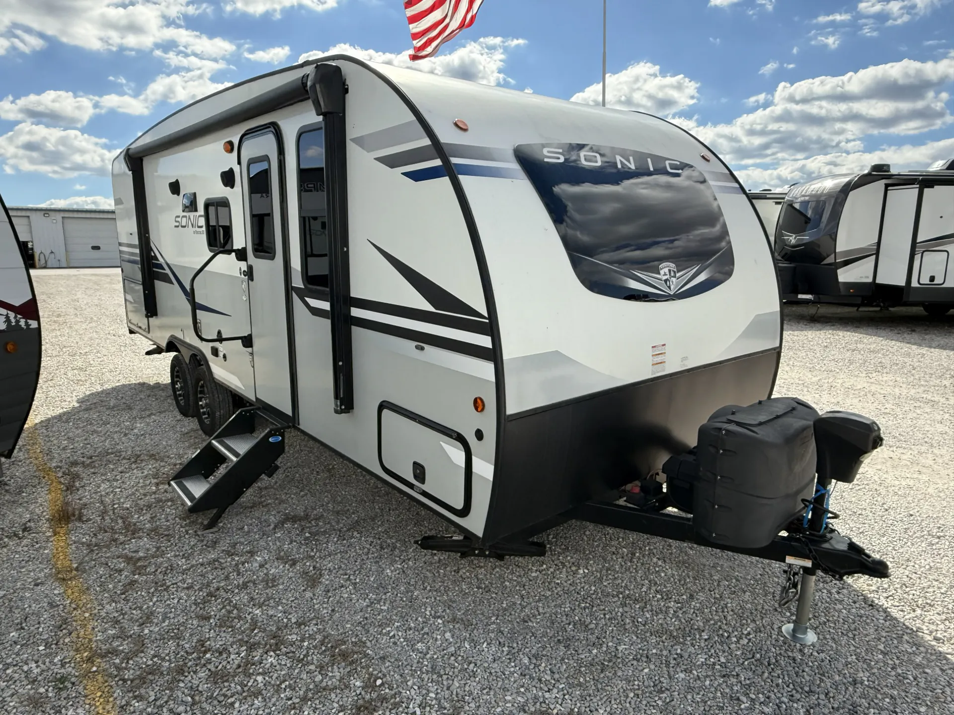 2021 Venture Rv Sonic 211VDB - Main photo