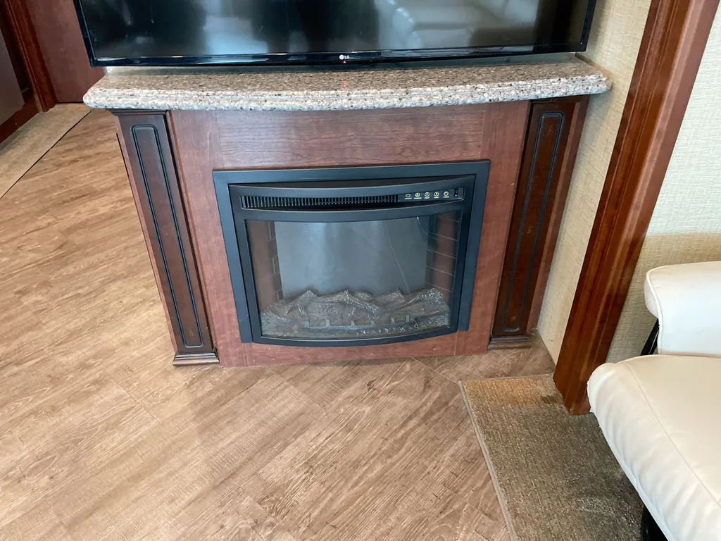 2017 Fleetwood Pace Arrow LXE 38F, Photos photo 20