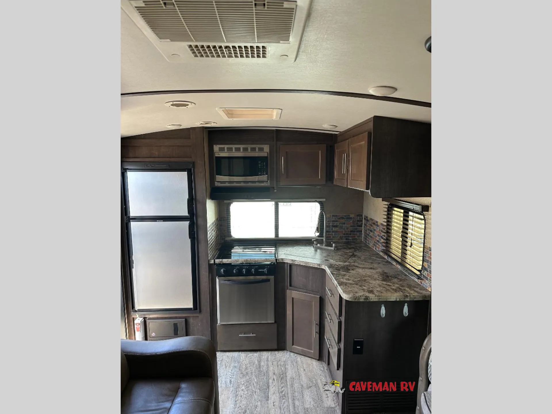 2017 Forest River Surveyor 251RKS — Photo 7