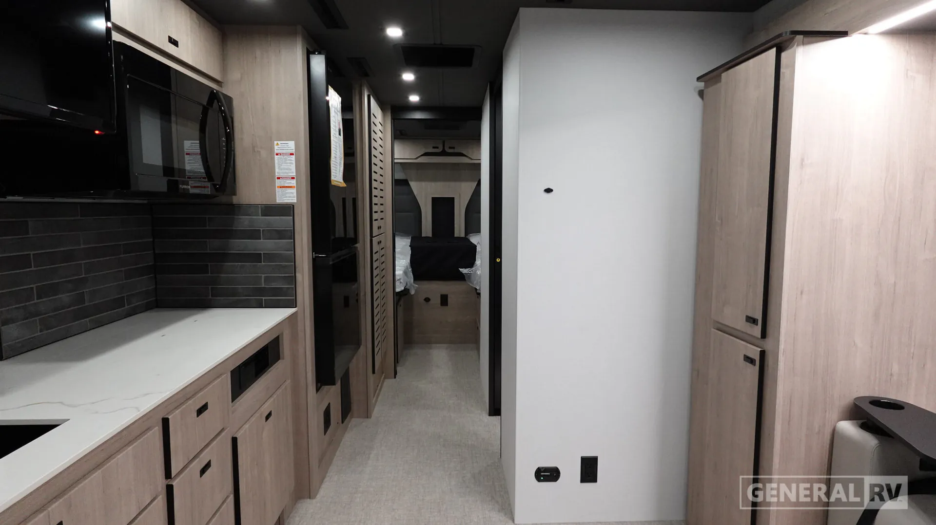 2027 Grand Design Lineage Series F 29AN5 - Photo 3