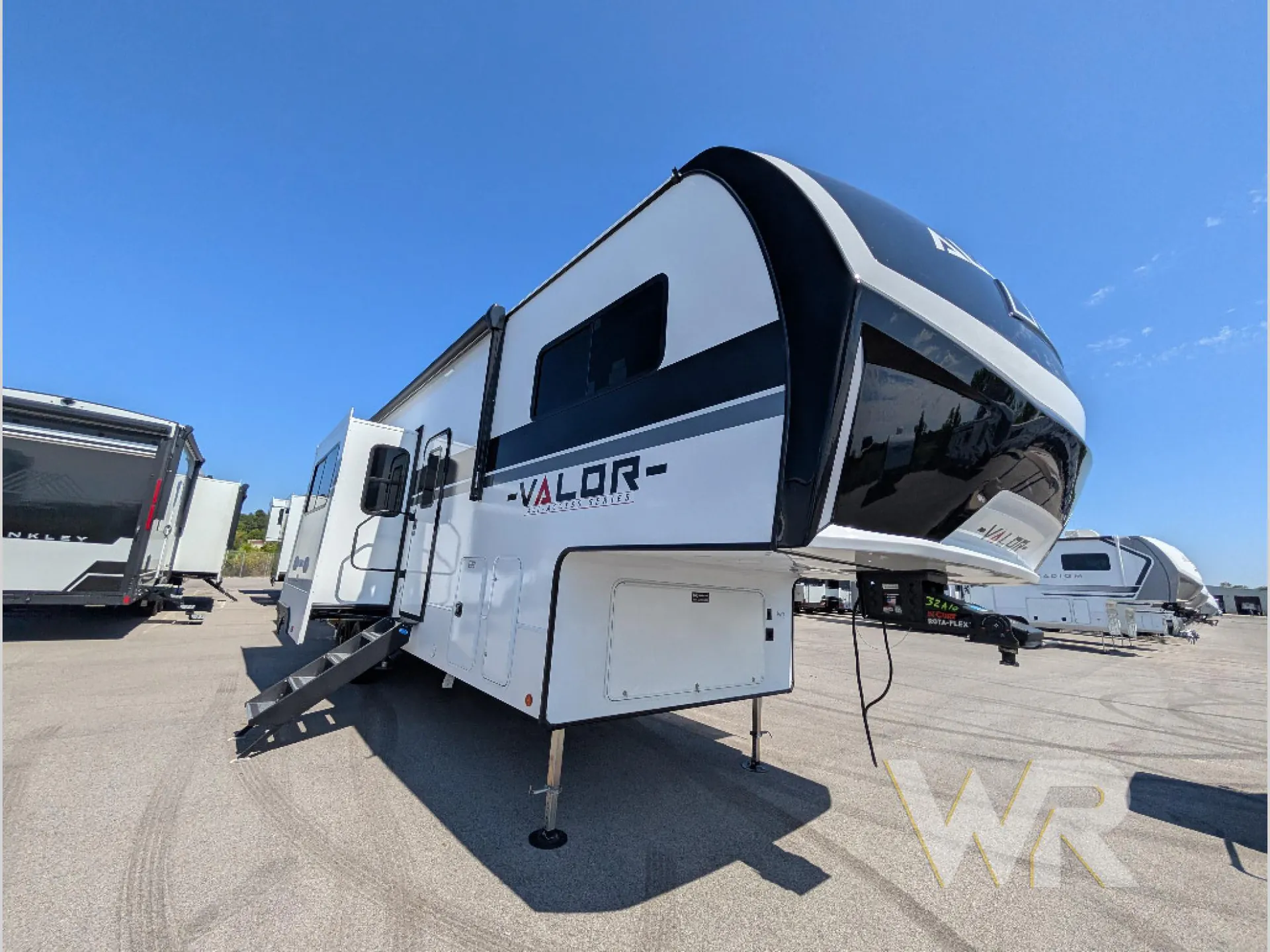 2026 Alliance RV Valor 32A10 - Photo 3