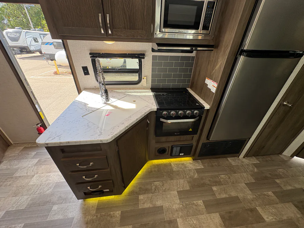 2021 East to West Della Terra 271BH, Photos photo 14