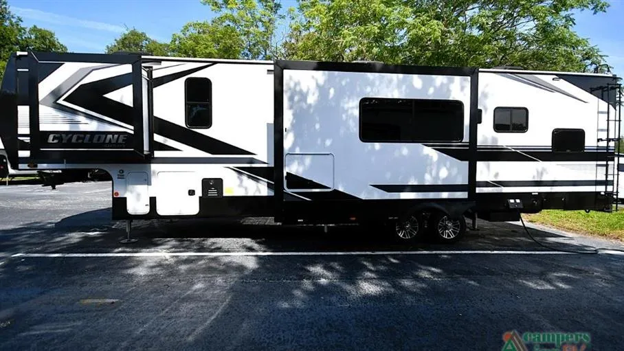 2027 Heartland Cyclone 3511 - Photo 4