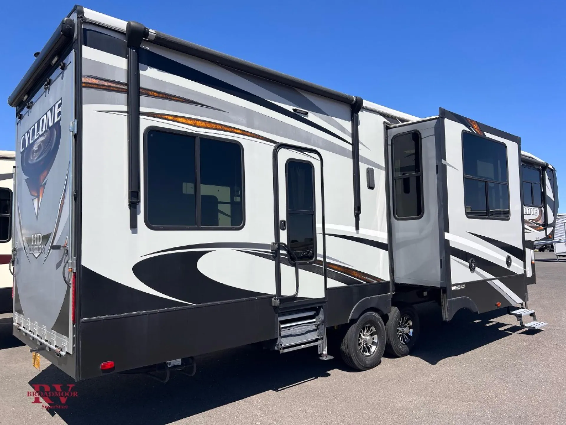 2018 Heartland Cyclone 3513 JM - Photo 3