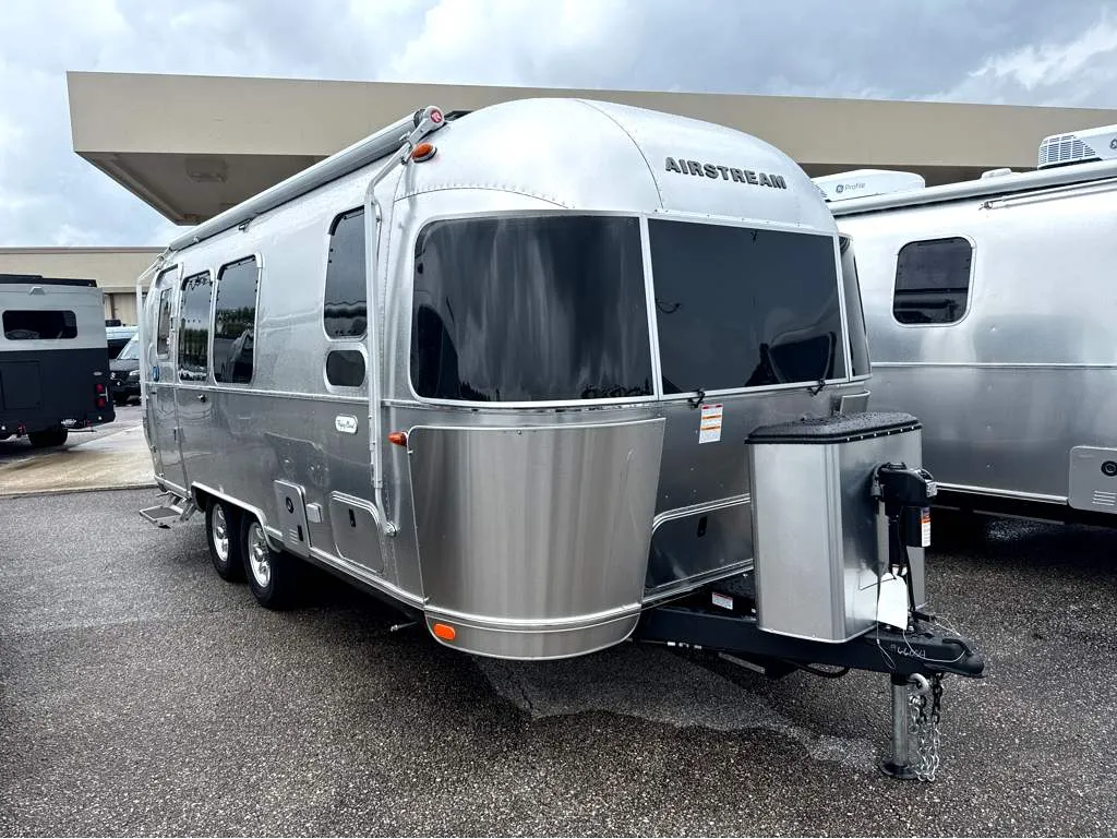 2026 Airstream Flying Cloud 23FB - Photo 2