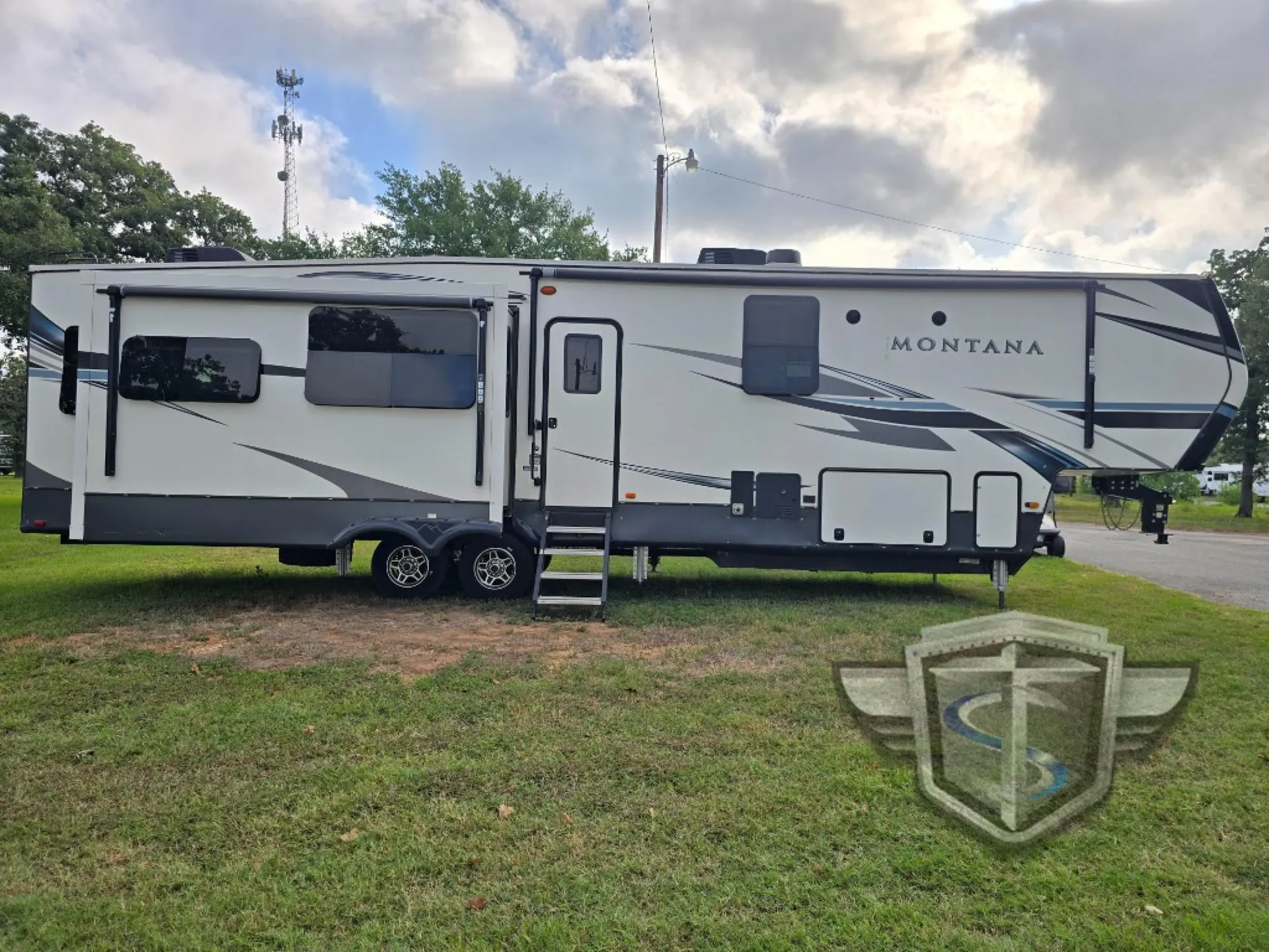 2021 Keystone Montana 3931FB - Photo 3