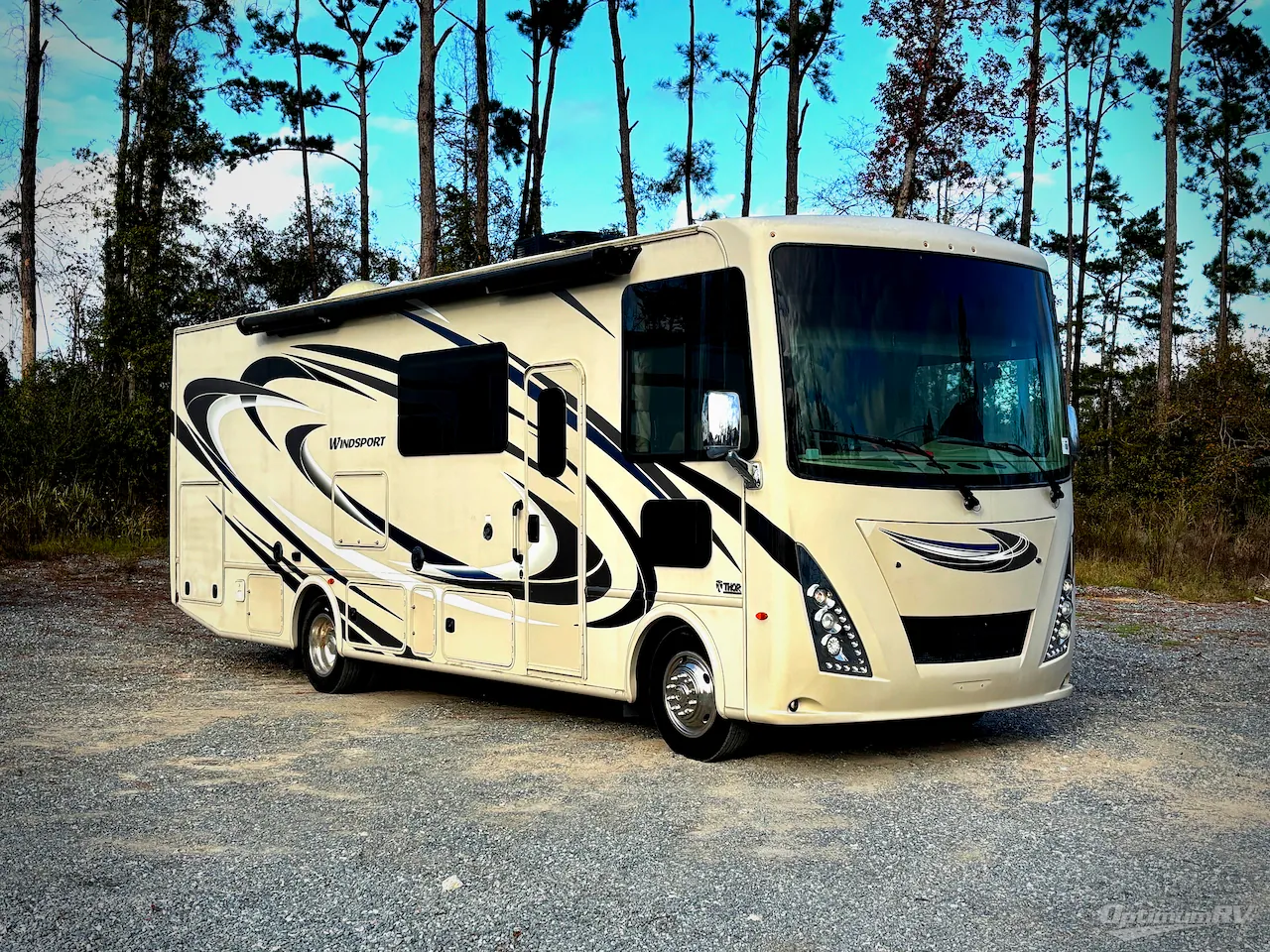 2018 Thor Motor Coach Windsport 29M dealer photo 1 from Optimum RV