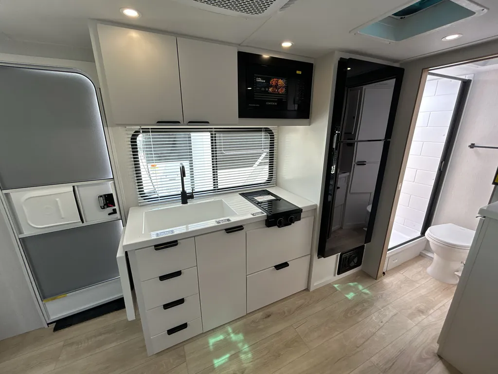 2027 Winnebago Micro Minnie 2108DS, Photos photo 19