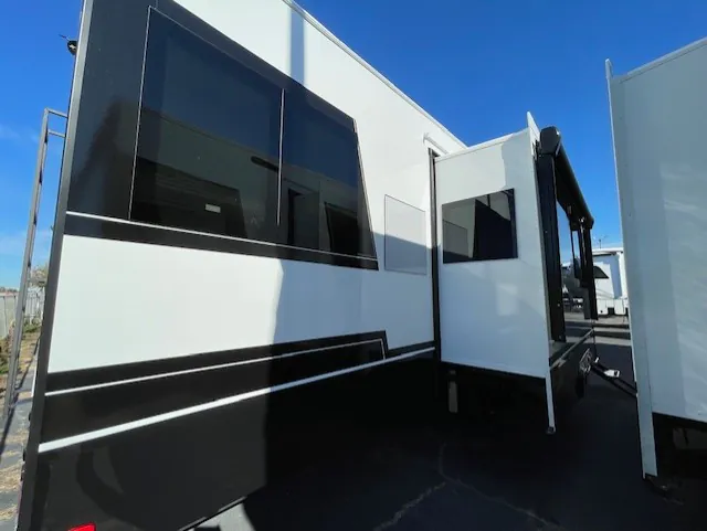 2026 Brinkley Model Z 3515, Photos photo 12