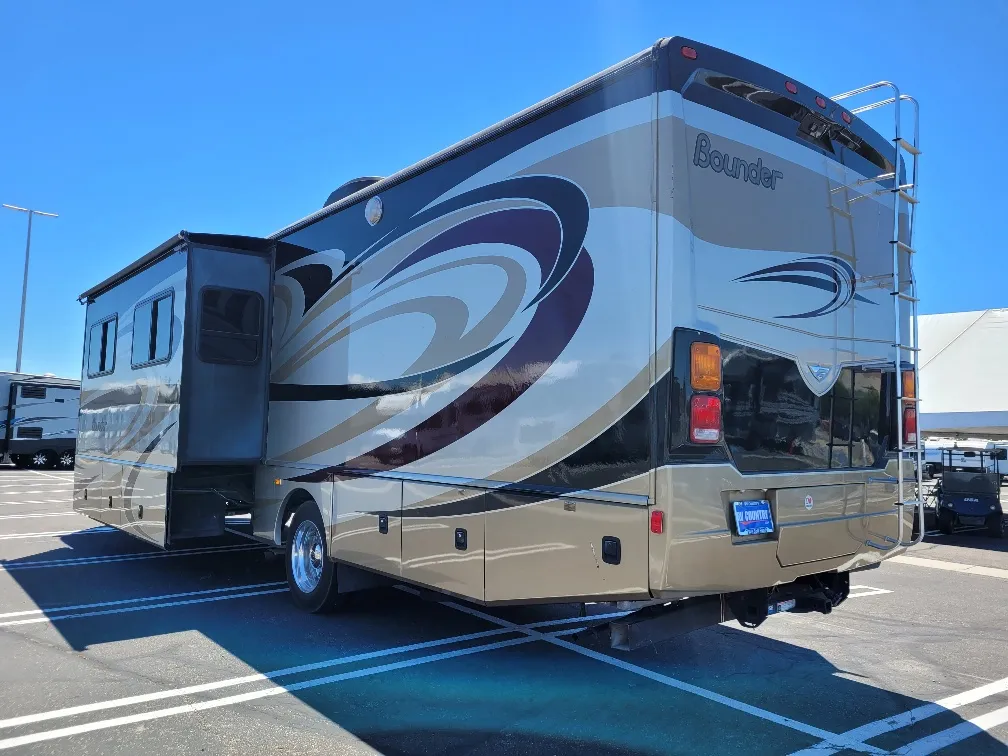 2014 Fleetwood Bounder 36E - Photo 3