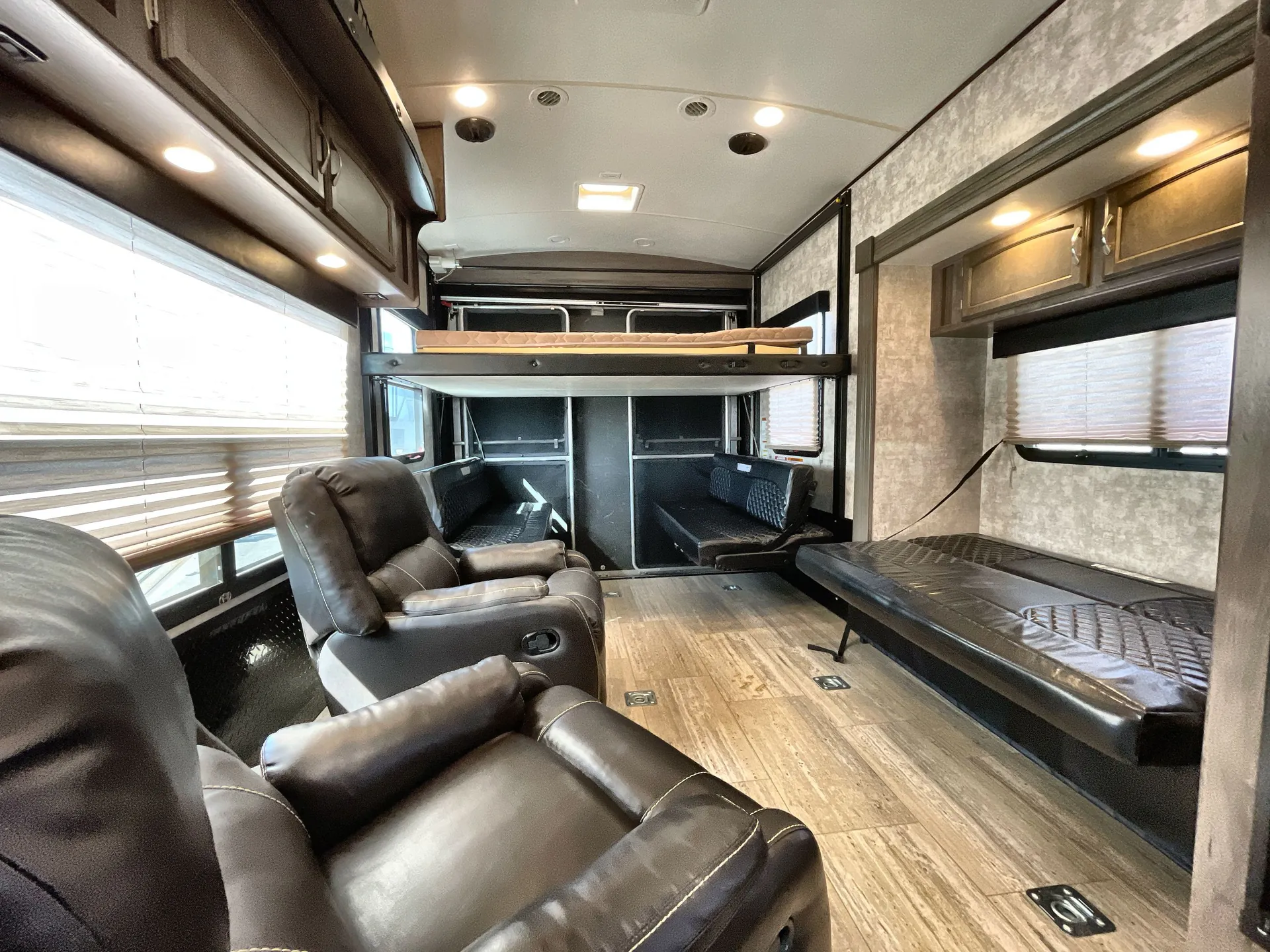 2016 Winnebago Spyder 28SC — living area main