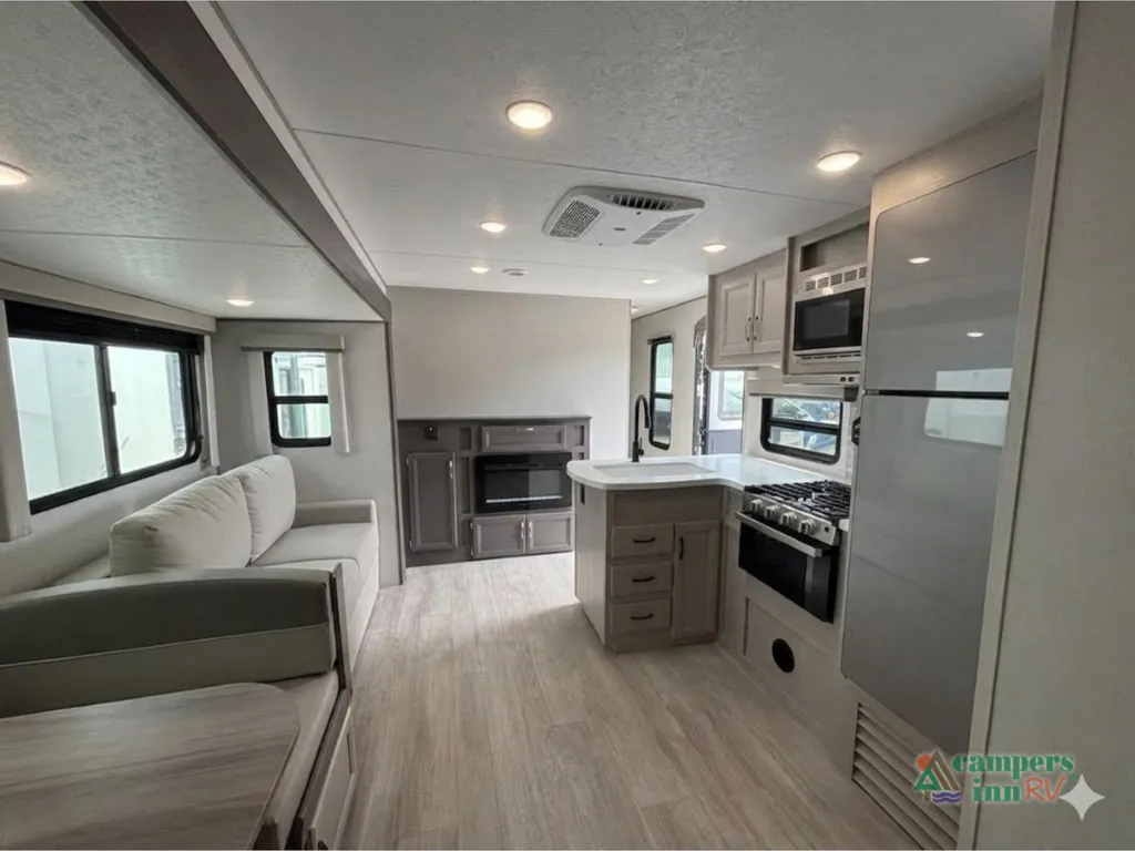 2027 Coachmen Catalina Legacy Edition 333DBDSCK, Photos photo 8