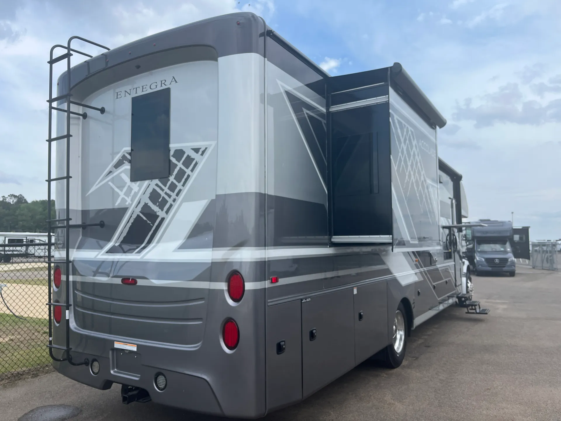 2026 Entegra Coach Accolade 37K - Photo 4