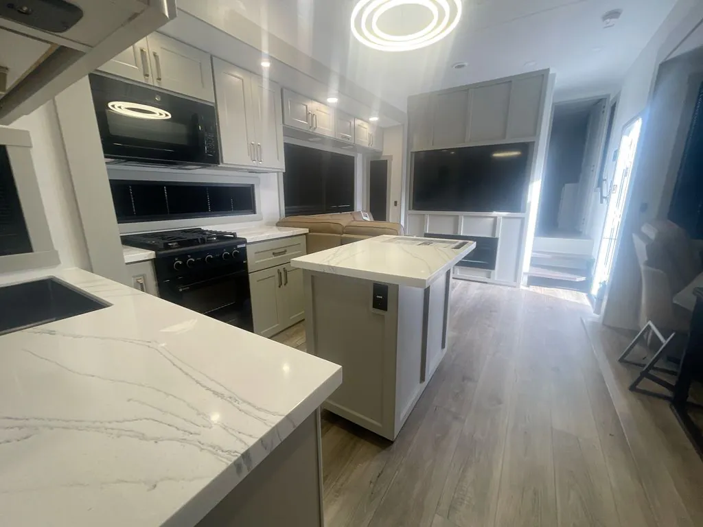 2026 Brinkley Model G 3950, Photos photo 22