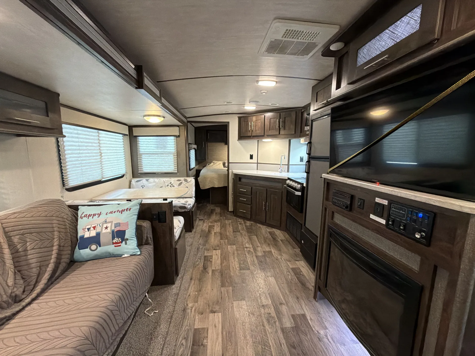 2018 Cruiser RV Radiance 25RB — living area main