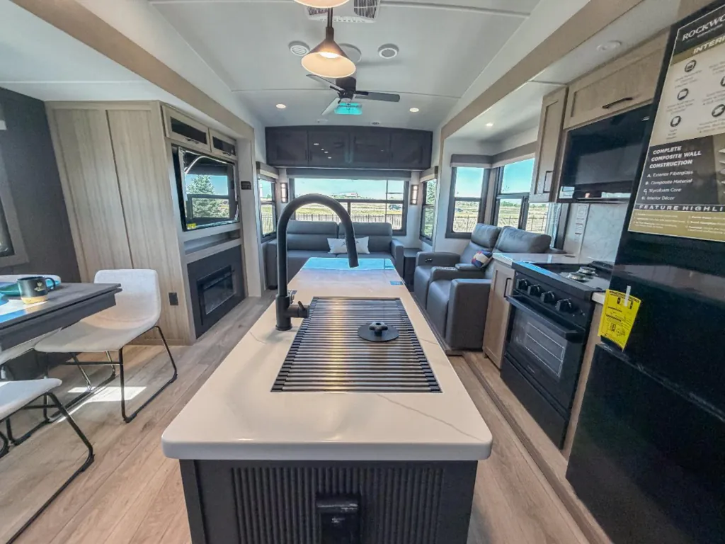 2026 Forest River Rockwood Signature R372RL, Photos photo 5